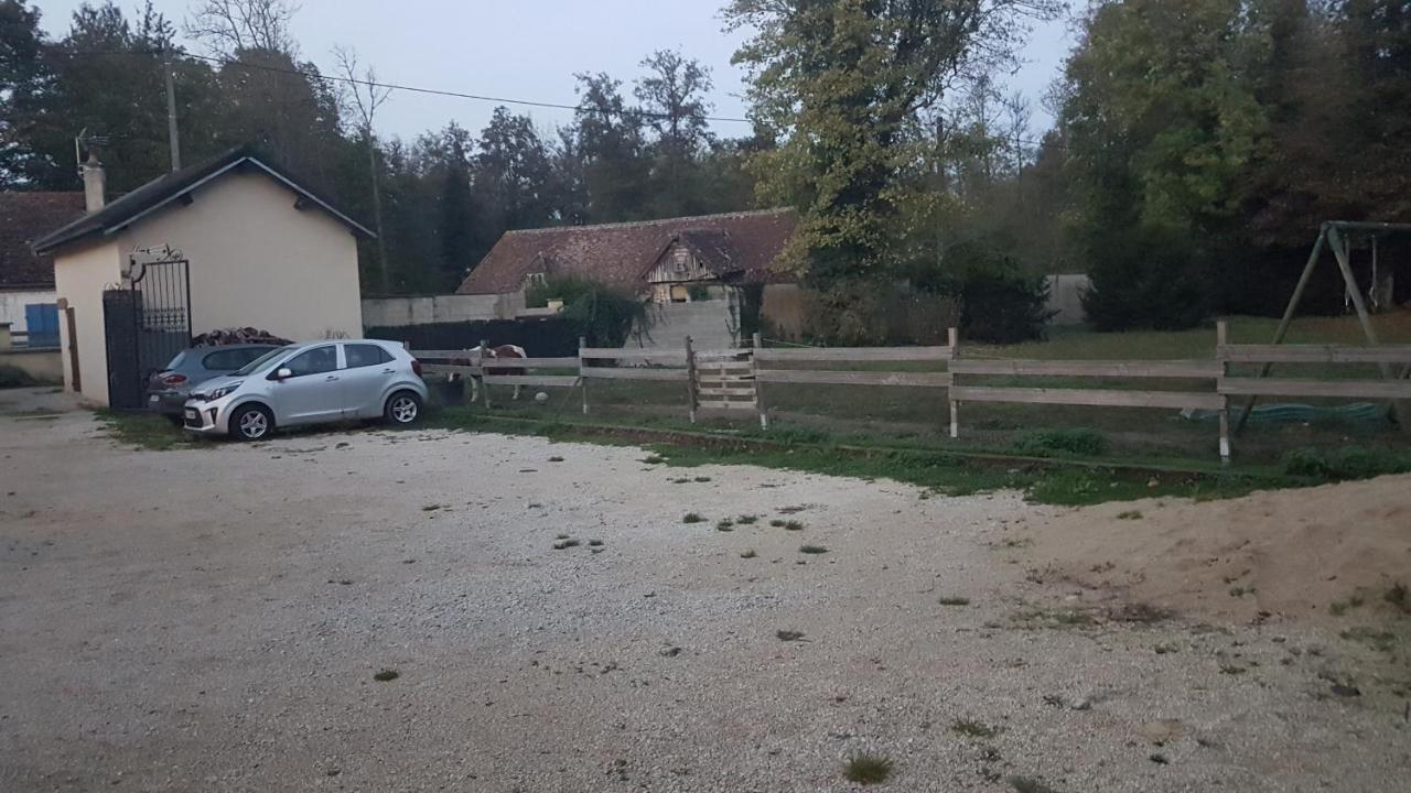 Le Betrot Bed & Breakfast Estissac Exterior photo
